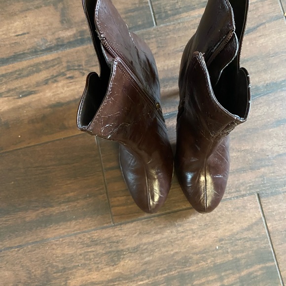 MICHAEL ANTONIO BOOTIES - Picture 6 of 10